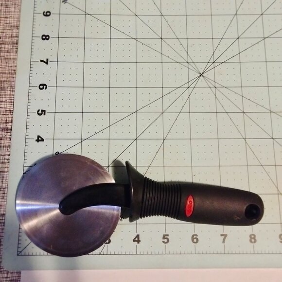 OXO Pizza Cutter Wheel  Ergonomic Handle - Picture 3 of 7